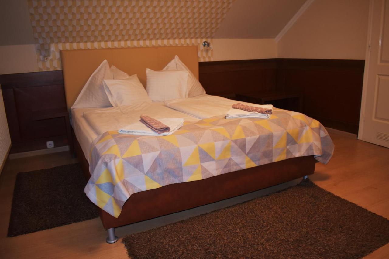 Hotel Pavai Хайдусобосло Экстерьер фото