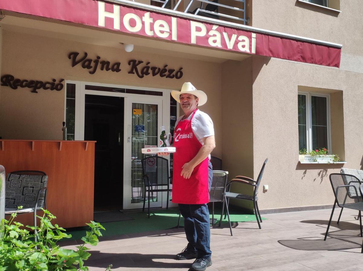 Hotel Pavai Хайдусобосло Экстерьер фото