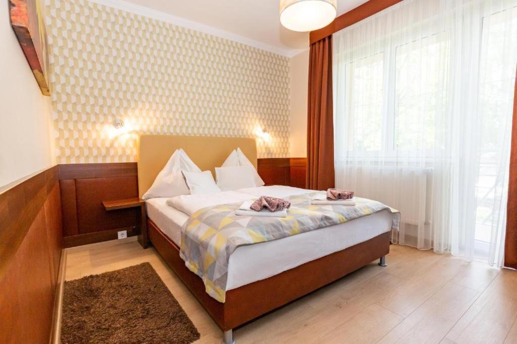 Hotel Pavai Хайдусобосло Экстерьер фото